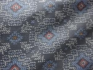 アンティーク　花模様織出し本場泥大島紬着物